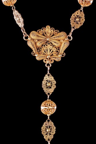 Antiquités - Spanish Gold Filigree and Coral Bead Rosary 