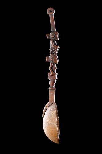 Antiquités - Louche figurative de Palau au long manche boisé