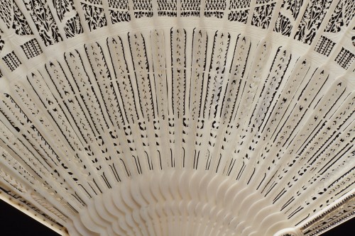 Antiquités - A Finely Carved Fan Commemorating Nelson’s Famous Victory ‘Battle of the Ni