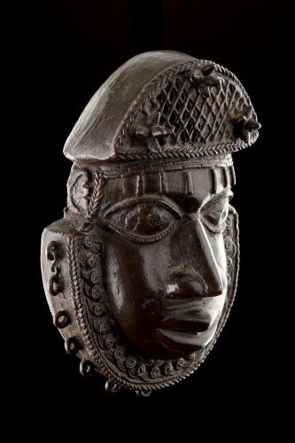 Antiquités - Edo ‘Hip’ Mask / Ornament