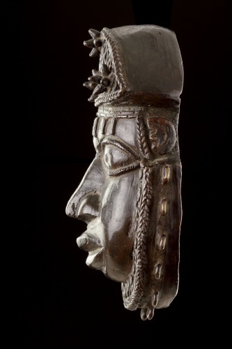 Antiquités - Edo ‘Hip’ Mask / Ornament