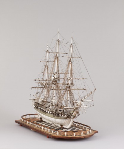 XIXe siècle - Exceptionnel modèle de navire réalisé par des prisonnier de guerre français