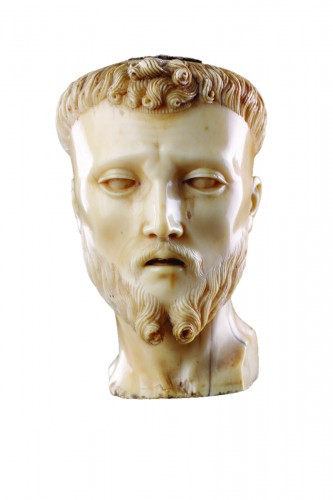 Tête en ivoire sculpté de Saint François d'Assise, travail hispano-philippin du 17e siècle