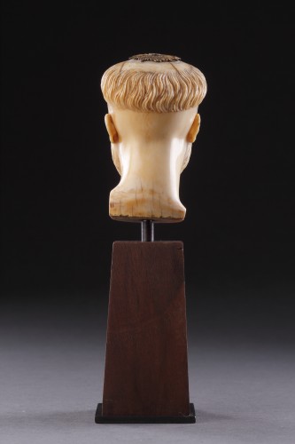 Antiquités - A Fine Hispano-Philippine Carved Ivory Head of ‘Saint Francis of Assisi’