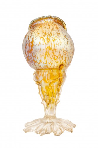 Small Conch Shell Vase Loetz Candia Papillon decoration ca. 1900 - Art nouveau