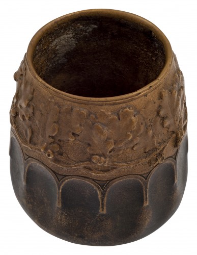 Decorative Objects  - Vase with oakleaf garland Gustav Gurschner ca. 1905 bronze signed 