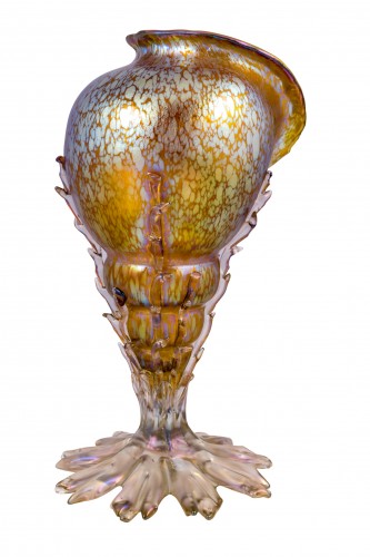 Large conch shell vase Loetz Candia Papillon decoration ca. 1900 - 