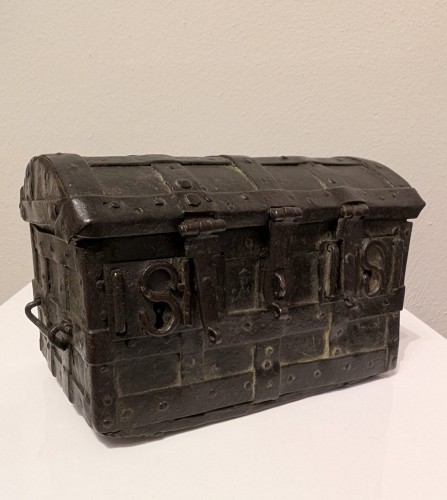 <= 16th century - An iron bound domed Casket