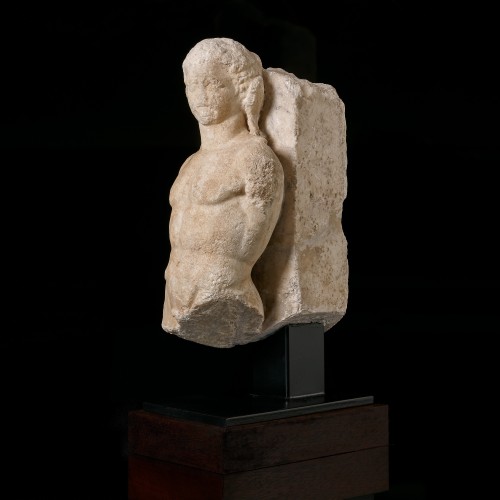 Sculpture Sculpture en Marbre - Un Trapezophoros avec le Torse d'un Jeune, peut-être Apollon