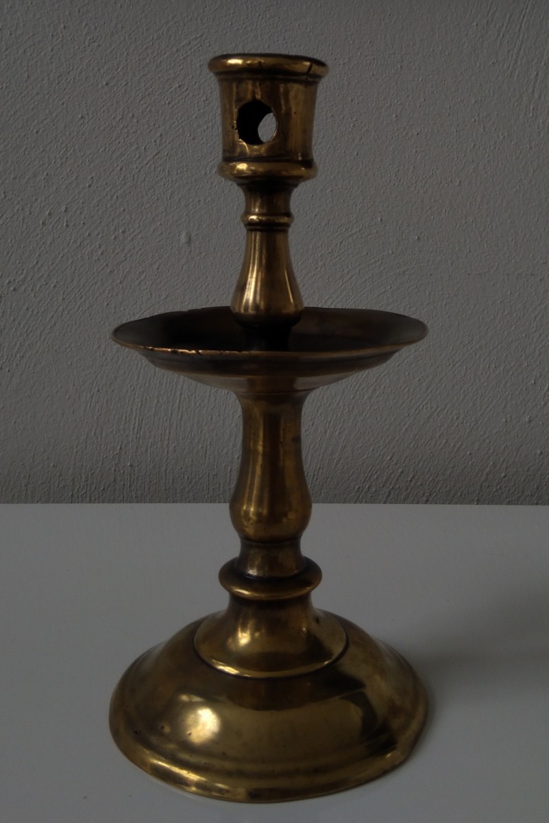 Dutch 19th Century Brass Chamberstick 300 - chambersticks