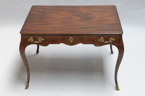 XVIIIe siècle - Table à écrire ou 'bureau plat'