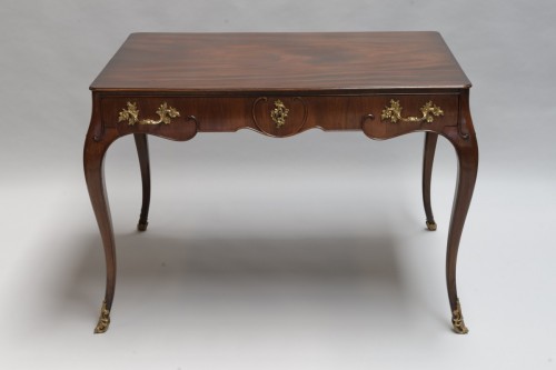 Louis XV - Table à écrire ou 'bureau plat'