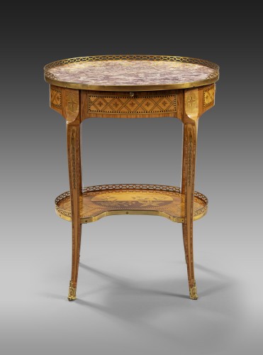 XVIIIe siècle - Table ovale estampillée Jean Pierre DUSSAUTOY (1719-1800) Paris