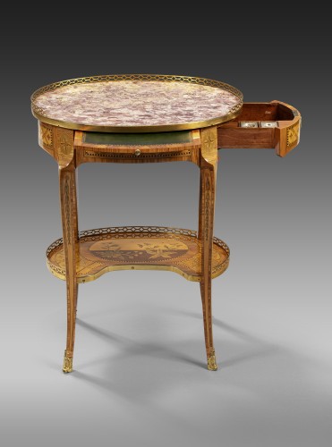 Table ovale estampillée Jean Pierre DUSSAUTOY (1719-1800) Paris - Transition