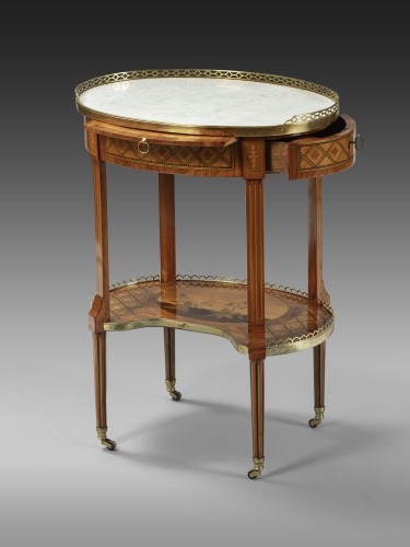 Furniture  - Oval-shaped table stamped Jean Pierre DUSSAUTOY (1719-1800) Paris