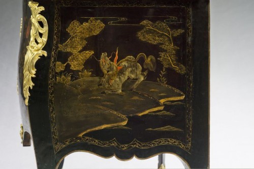 Furniture  - Chest of drawers in Chinese lacquer, stamped Antoine Criaerd (1689-1776)