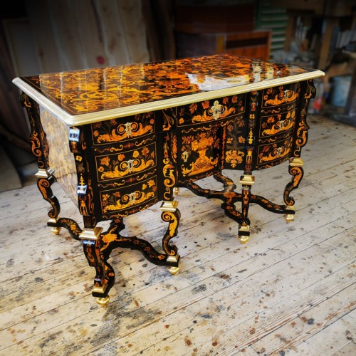 Mazarin desk with decor called &quot;au Jasmin&quot; - Furniture Style Louis XIV