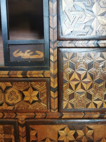 Asian Works of Art  - Japanese inlaid cabinet
