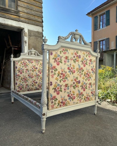 Antiquités - Louis XVI bed in carved and lacquered wood