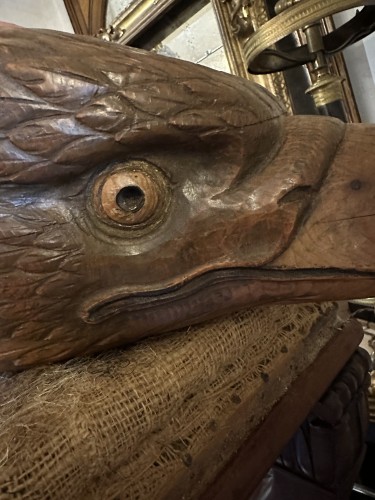 Large carved eagle head - Sculpture Style 