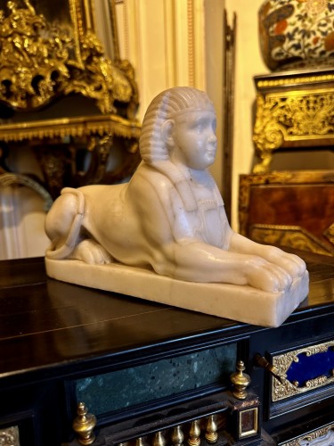 Sphinx en marbre de carrare - Empire