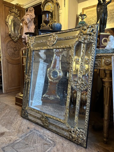XVIIe siècle - Miroir à pare-closes d’époque Louis XIV