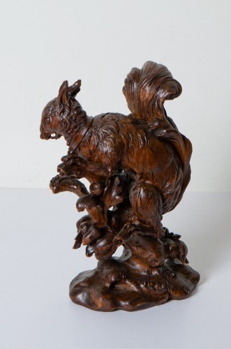 Écureuil sculpté en tilleul, Allemagne XVIIIe siècle - Objet de décoration Style 