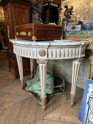 Pair of Louis XVI consoles in gilded and patinated wood - Furniture Style Louis XVI