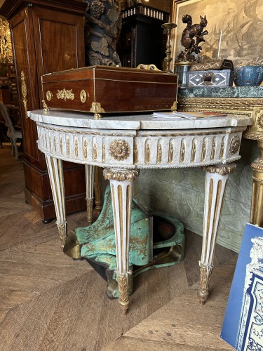 Paire de consoles Louis XVI en bois doré et patiné - Mobilier Style Louis XVI