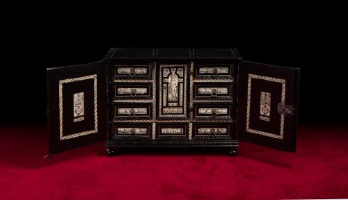 Mobilier Cabinet & Coffre - Cabinet Renaissance en ébène et ivoire