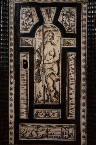 17th century - Renaissance cabinet in ebony and ivory