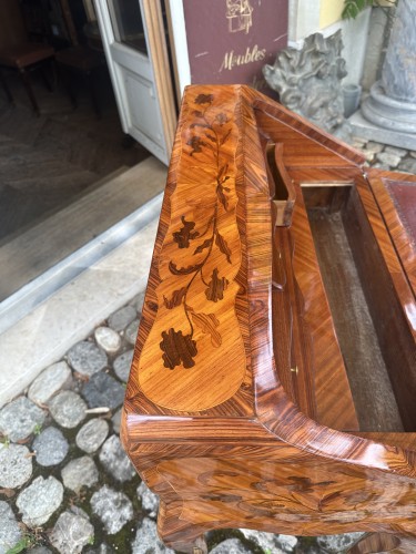 French Louis XV bureau de pente - Furniture Style Louis XV