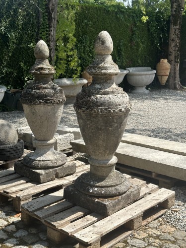 Matériaux & Architecture Ornements de jardin - Paire de grande urnes couvertes