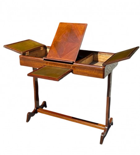 Table liseuse estampillée Pierre-Antoine Veaux