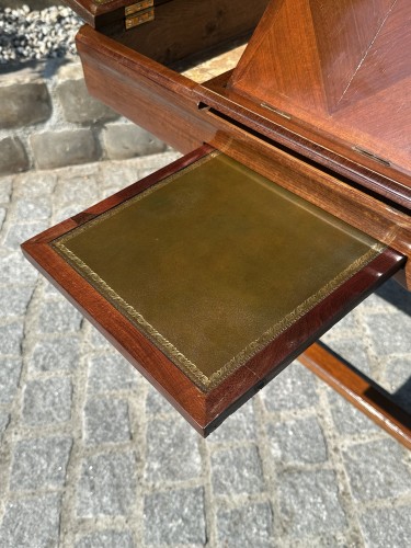 Furniture  - Reading table stamped Pierre-Antoine Veaux