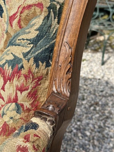 Antiquités - Four Regence period armchairs and a sofa