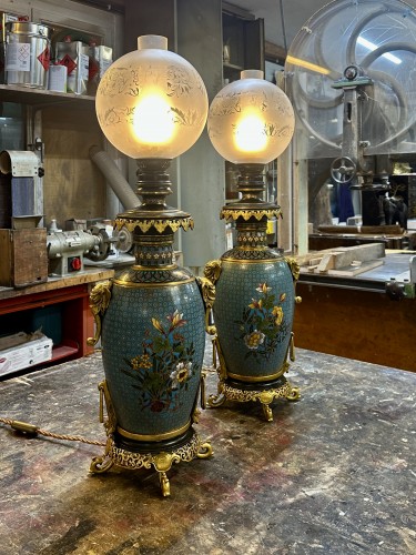 Ferdinand Barbedienne (1810–1893) Pair of lamps with cloisonné enamel decoration - 