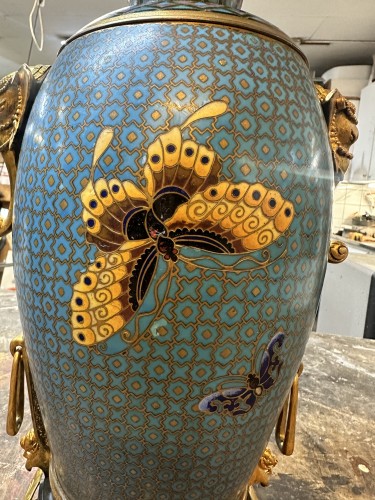 Antiquités - Ferdinand Barbedienne (1810–1893) Pair of lamps with cloisonné enamel decoration