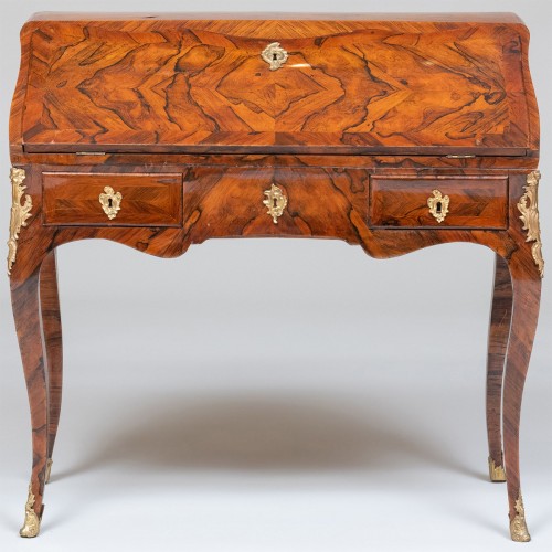 Bureau de Pente, francais, d'epoque Louis XV - Mobilier Style Louis XV