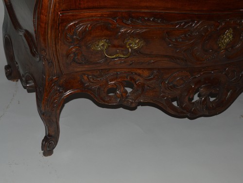 Magnificent, Nimoise, Louis XV period commode (sauteuse) - Furniture Style Louis XV