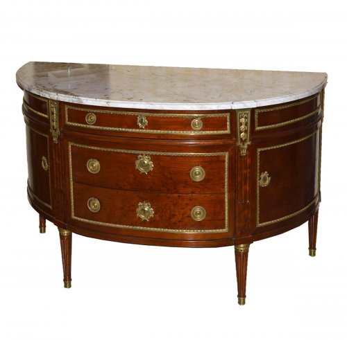 Commode demi-lune estampillée F. Reizell et G. Kemp