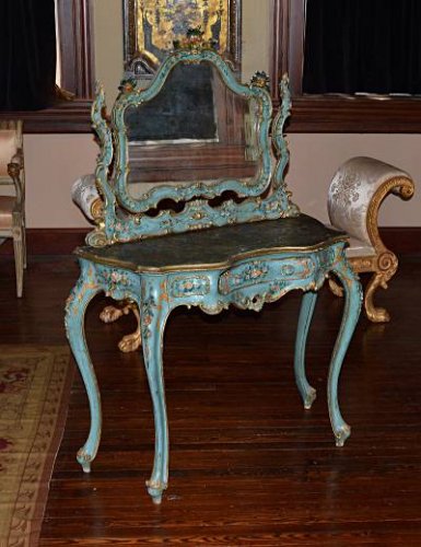 Venetian, Rococo style, painted and parcel-gilded coiffeuse - Furniture Style 