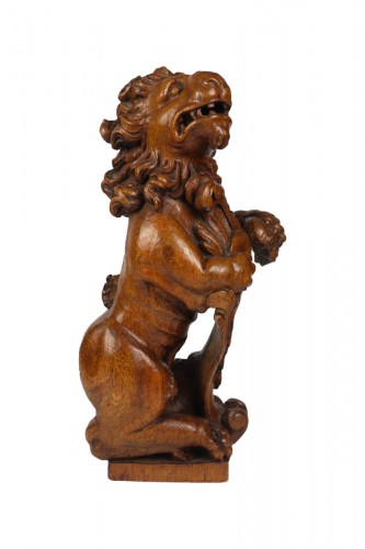 Baroque seated lion with coat of arms, Flemish 17th century