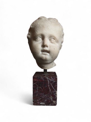 Tête d'enfant Renaissance en marbre, 16e-17e siècle - Sculpture Style Renaissance