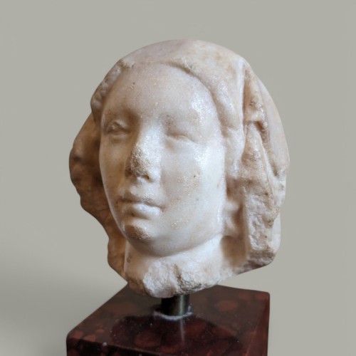 Tête Gothique en marbre, France, 14e siècle - Sculpture Style Moyen Âge