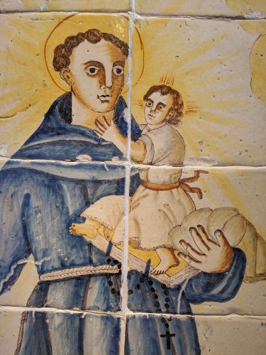 Céramiques, Porcelaines  - Panneau de carreaux avec Saint Antoine de Padoue, Valence c. 1760-1770