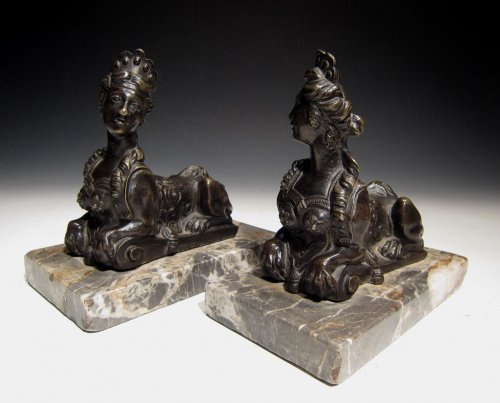 XVIIIe siècle - Paire de Sphinx en bronze d'époque Régence