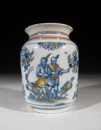 Louis XV - A faïence jar with Chinoiseries decoration, Alcora 1735-60