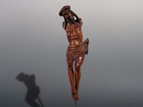 Christ miniature en buis d'époque gothique, XIVe siècle - Galerie Noël Ribes