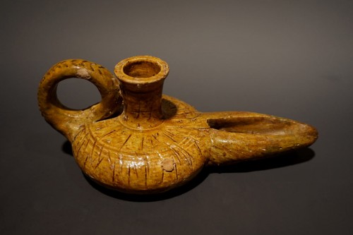 Porcelain & Faience  - Islamic oil lamp in glazed ceramic, Al Andalus, XIIIth-XIVth century